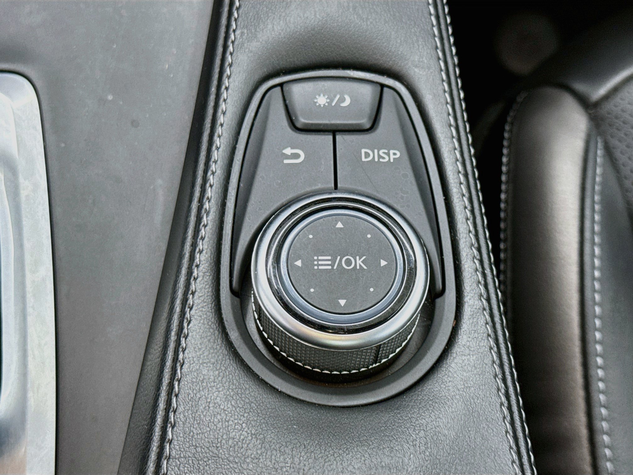 Used 2023 INFINITI QX50 Luxe FWD image 24