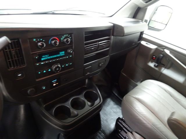 Used 2017 Chevrolet Express 2500 Extended image 35