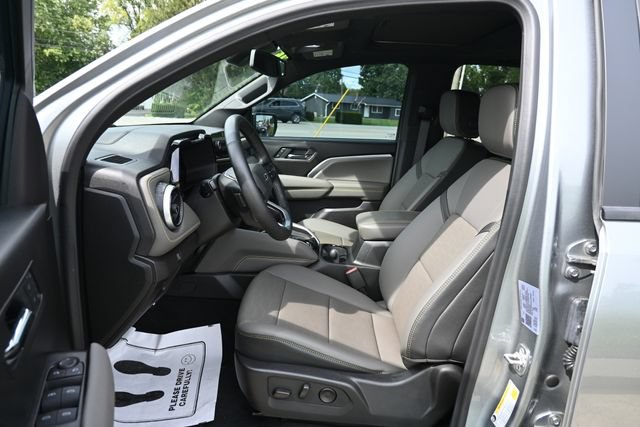 Used 2025 Chevrolet Colorado ZR2 w/ Technology Package AWD/4WD image 27