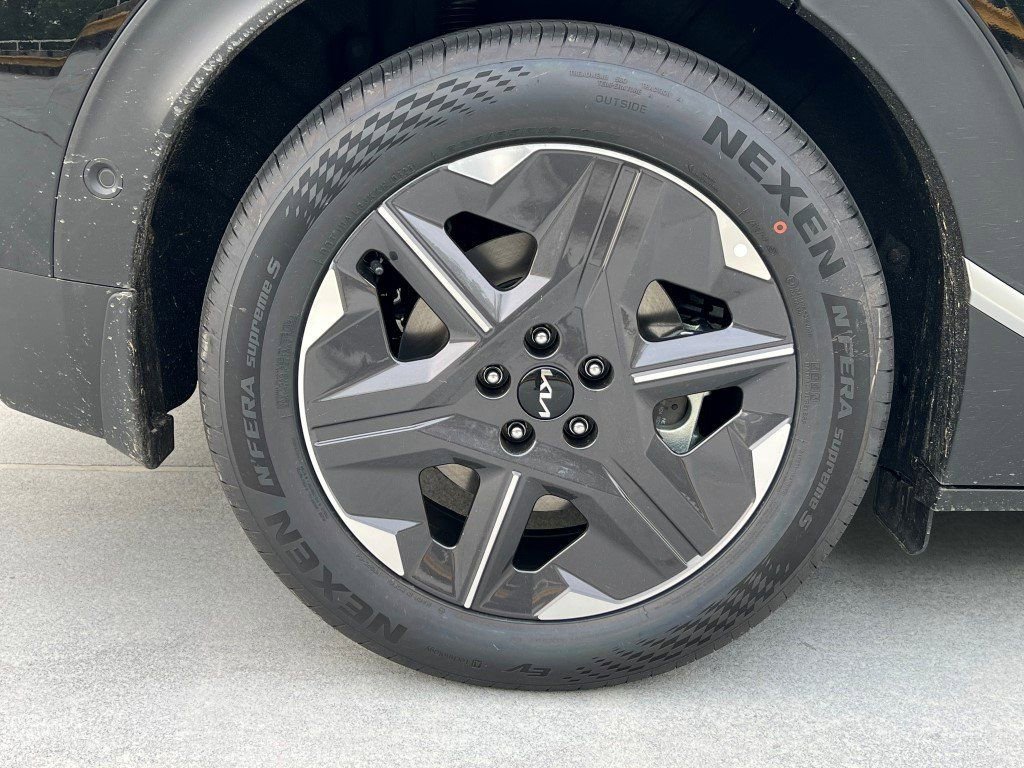 New 2025 Kia EV6 Light w/ Light LR Technology Package image 8