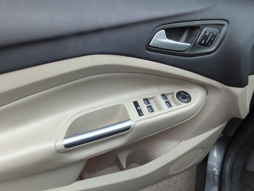 Used 2019 Ford Escape Titanium image 8