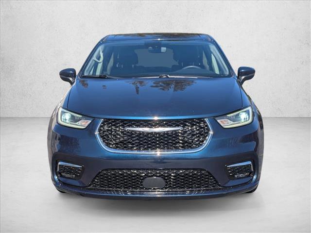 Used 2023 Chrysler Pacifica Touring-L video 2