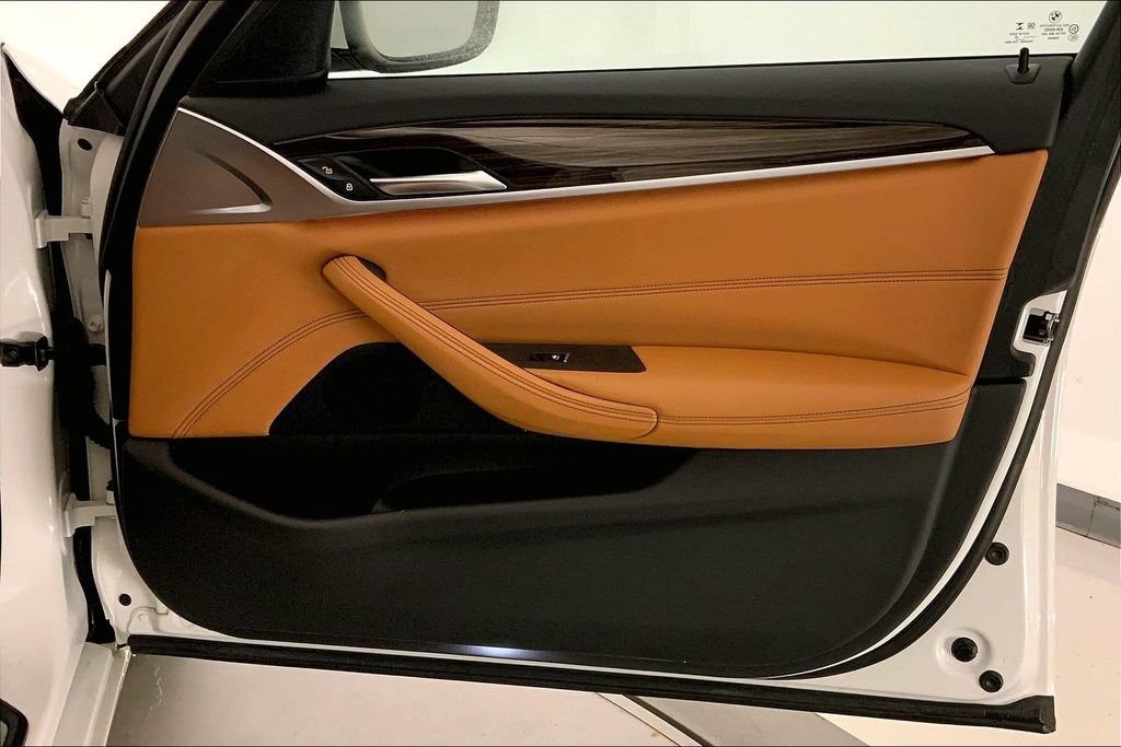 Used 2019 BMW 540i w/ Executive Package RWD image 25