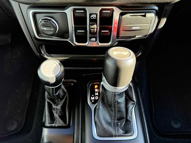 Used 2024 Jeep Wrangler Unlimited Sport AWD/4WD image 3