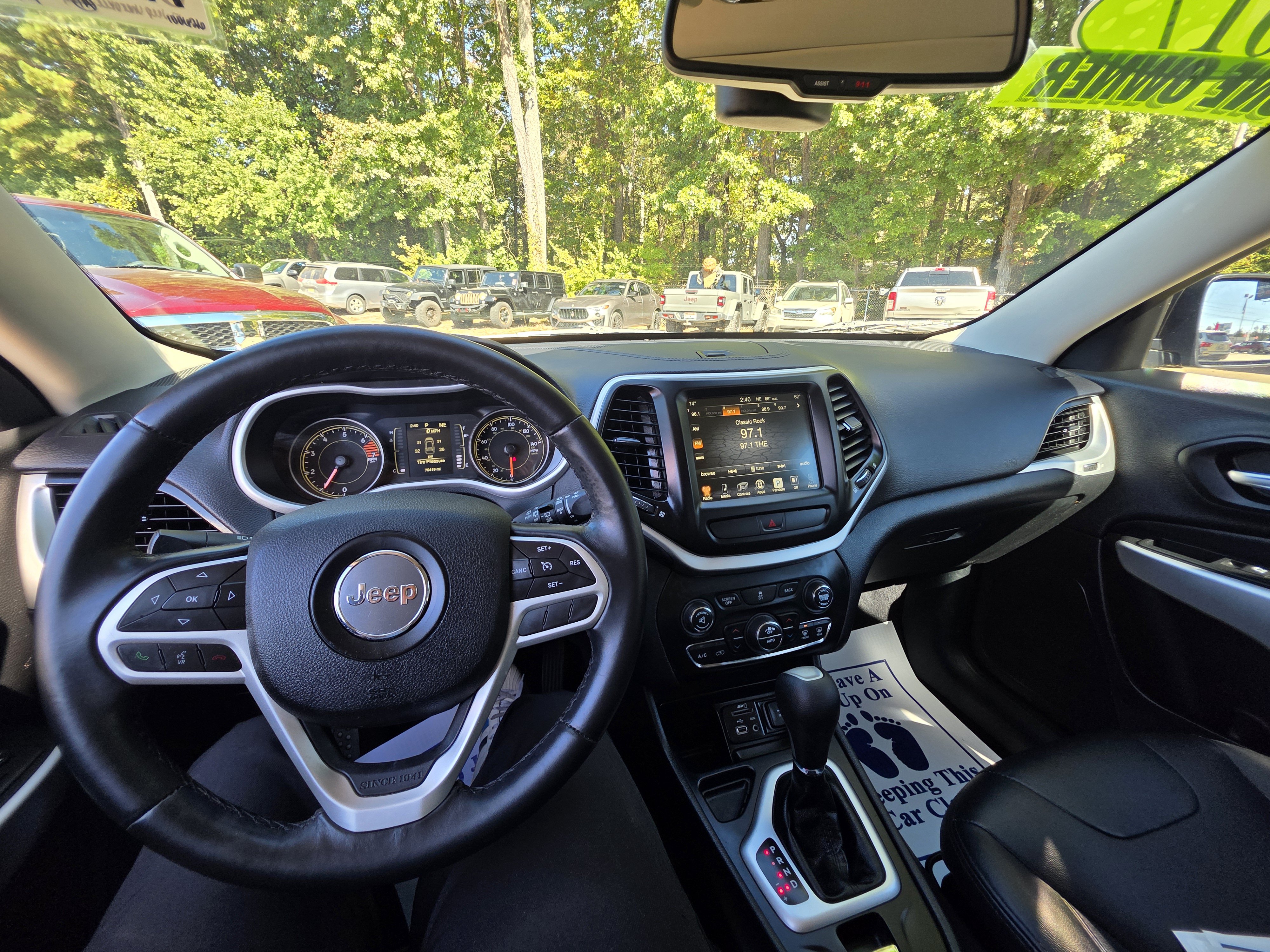 Used 2017 Jeep Cherokee Latitude w/ Comfort/Convenience Group FWD image 21