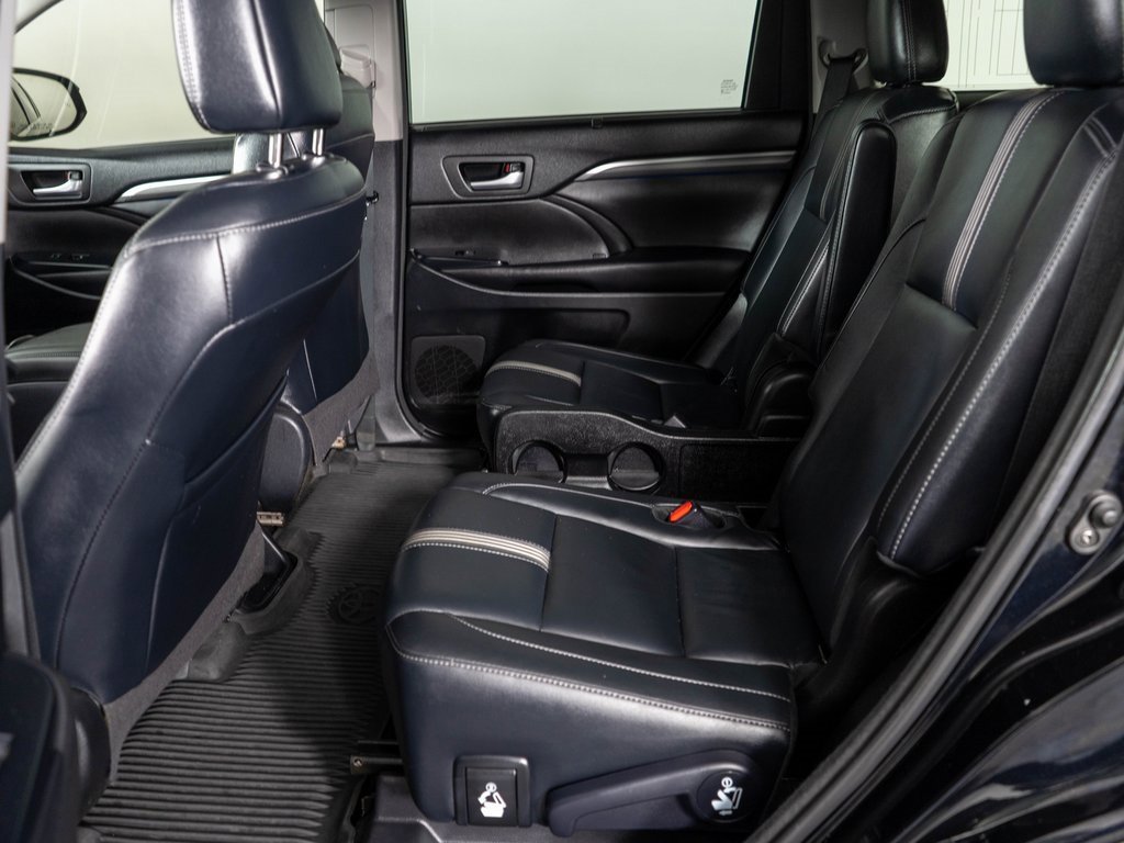 Used 2018 Toyota Highlander SE image 11