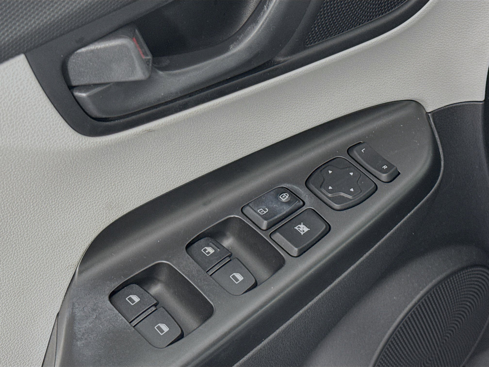 Used 2022 Hyundai Kona SE image 17