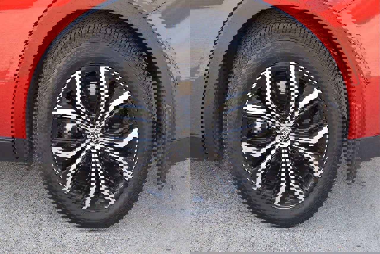 Used 2025 Toyota Crown Limited image 13