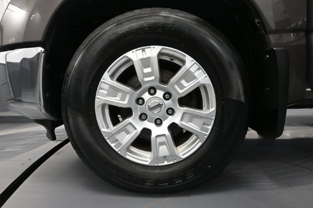 Used 2018 Nissan Titan SV AWD/4WD image 13
