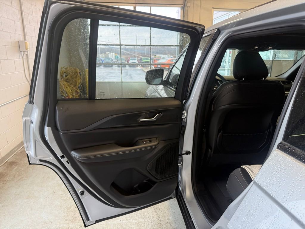 New 2026 Jeep Grand Cherokee Laredo X AWD/4WD image 33