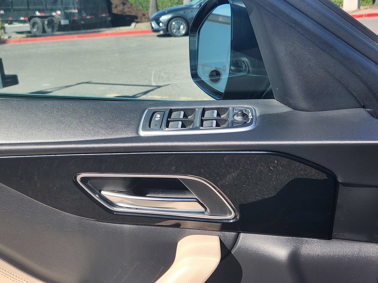 Used 2019 Jaguar F-PACE Premium AWD/4WD image 19