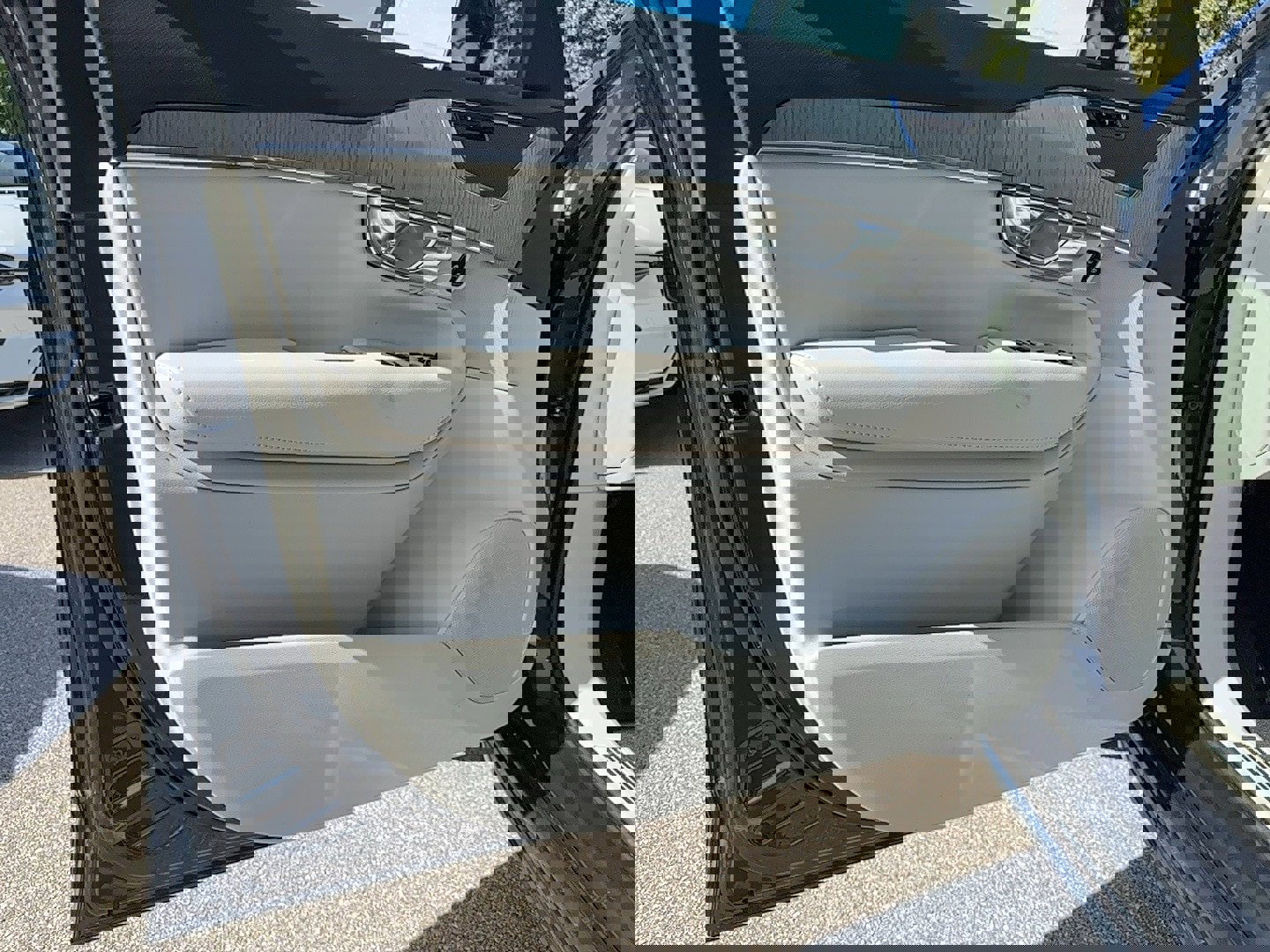 New 2025 Volvo XC90 T8 Core w/ Climate Package image 12