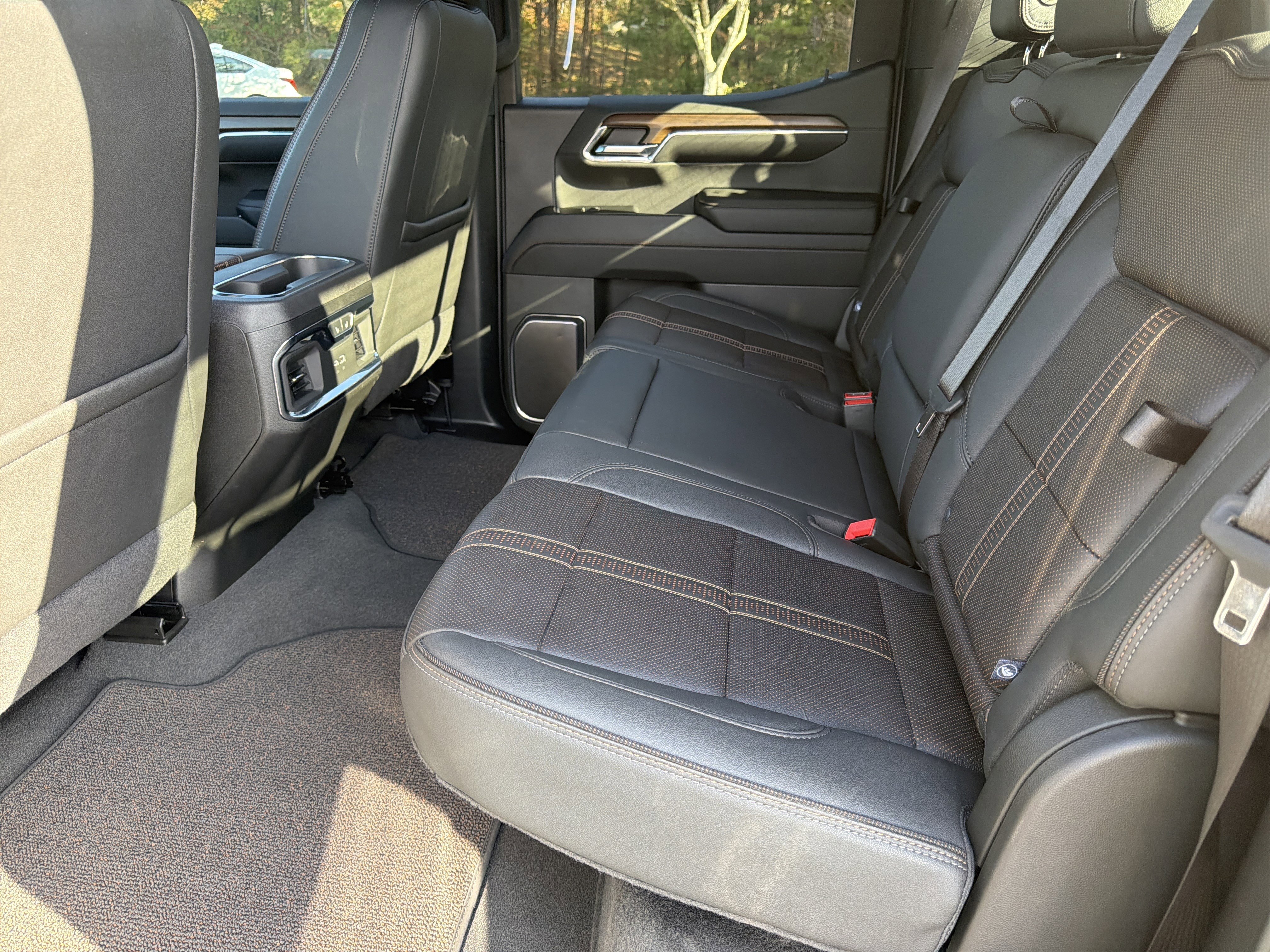 Used 2024 Chevrolet Silverado 1500 High Country w/ Technology Package image 21