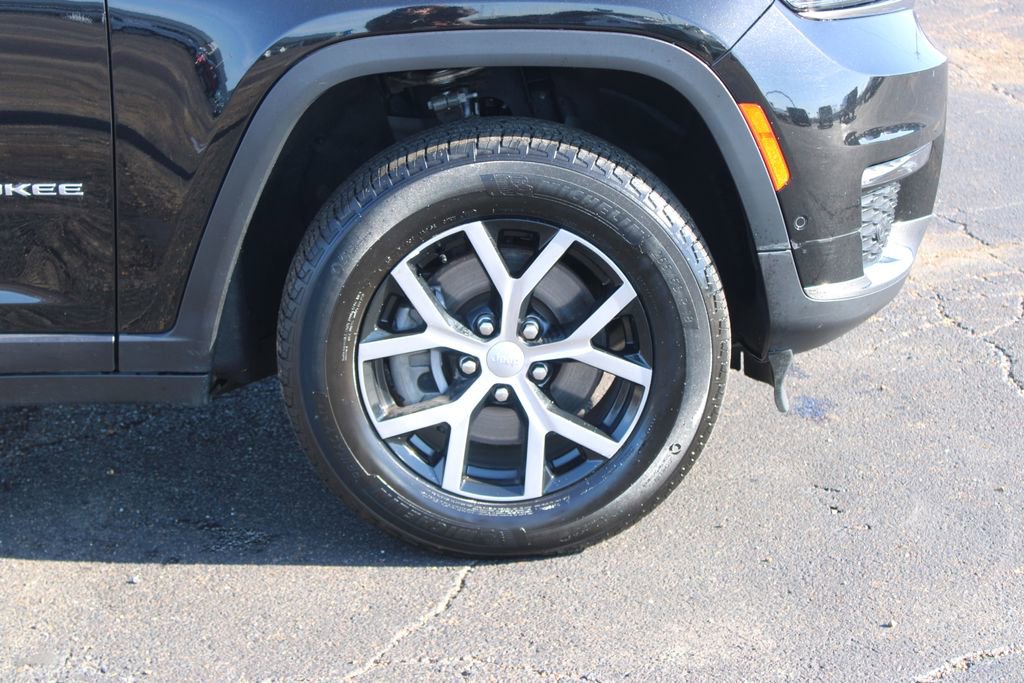 Used 2024 Jeep Grand Cherokee L Limited w/ Luxury Tech Group II image 12