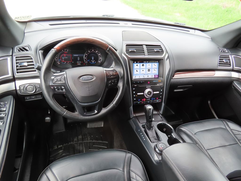 Used 2017 Ford Explorer Platinum AWD/4WD image 4