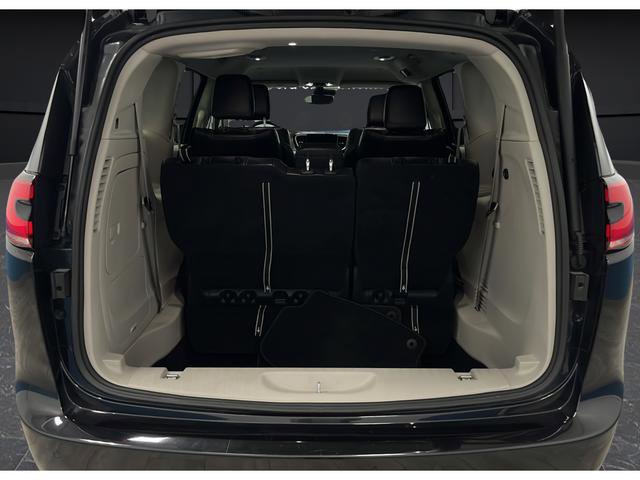 Used 2022 Chrysler Pacifica Touring-L FWD image 27