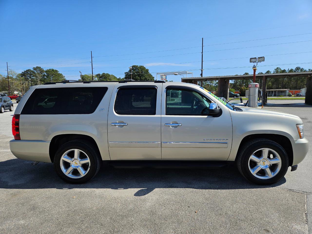 Used 2013 Chevrolet Suburban LTZ AWD/4WD image 7