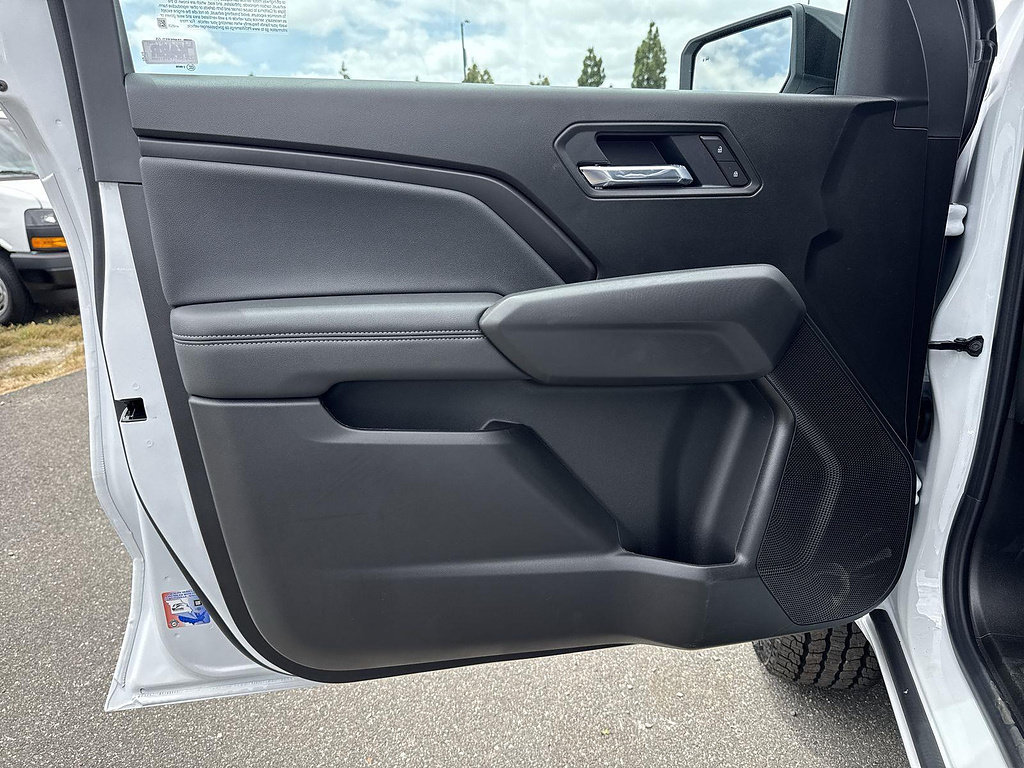 New 2026 GMC Canyon Elevation w/ LPO, Black Badging Package RWD image 17