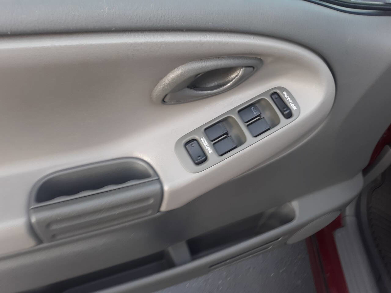 Used 2003 Chevrolet Tracker LT image 15