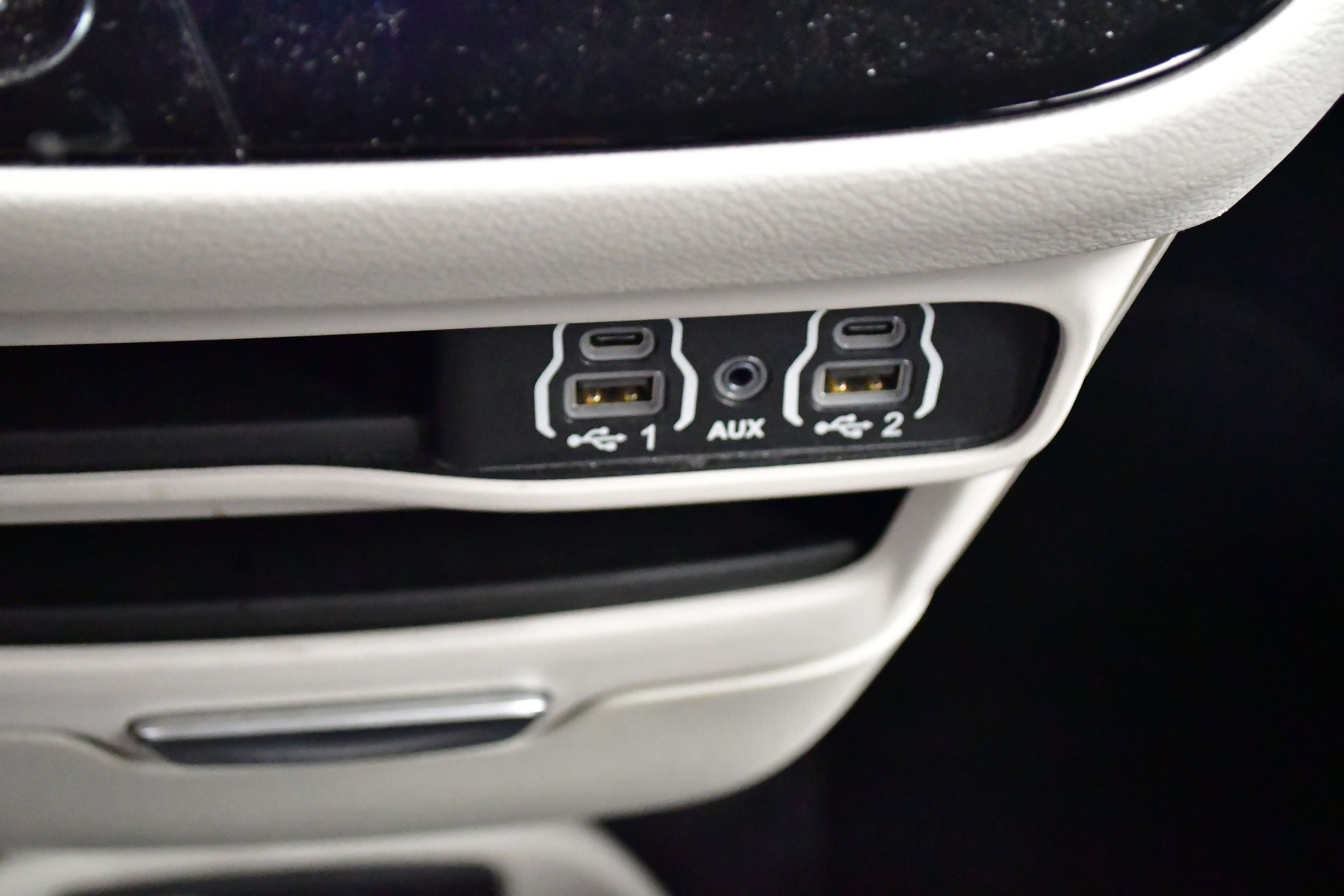 Used 2023 Chrysler Pacifica Touring-L FWD image 32