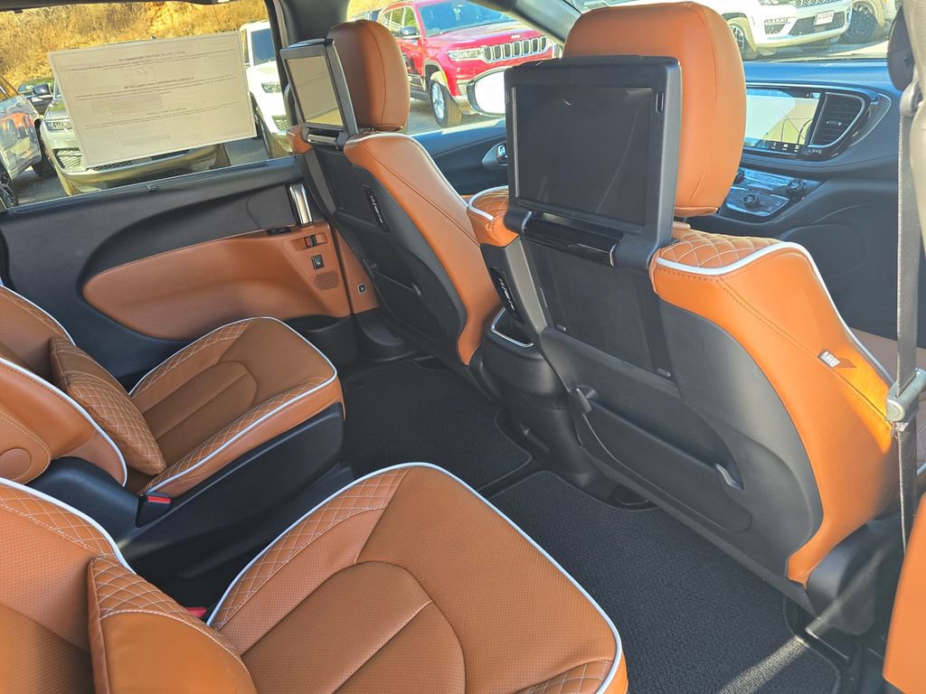 New 2026 Chrysler Pacifica Pinnacle image 28
