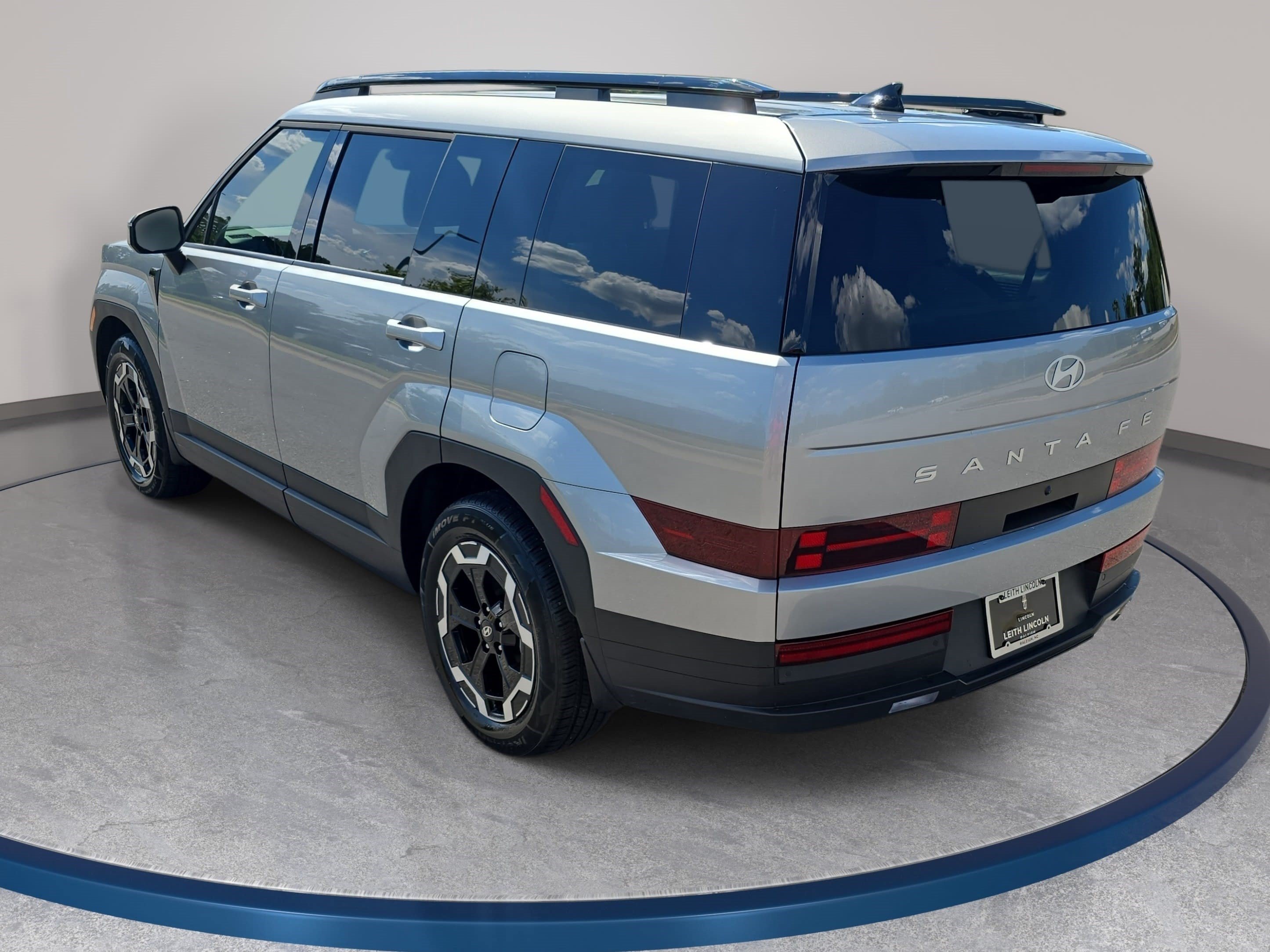 Used 2024 Hyundai Santa Fe SEL FWD image 7