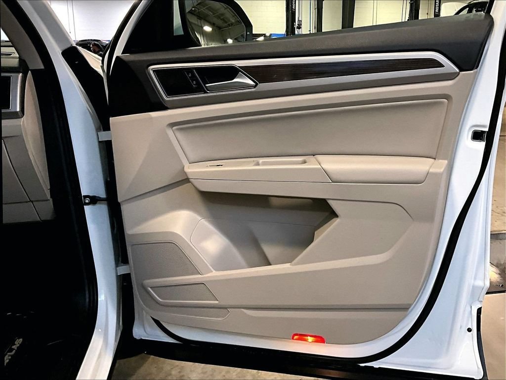 Used 2019 Volkswagen Atlas SE w/ Towing Package AWD/4WD image 12