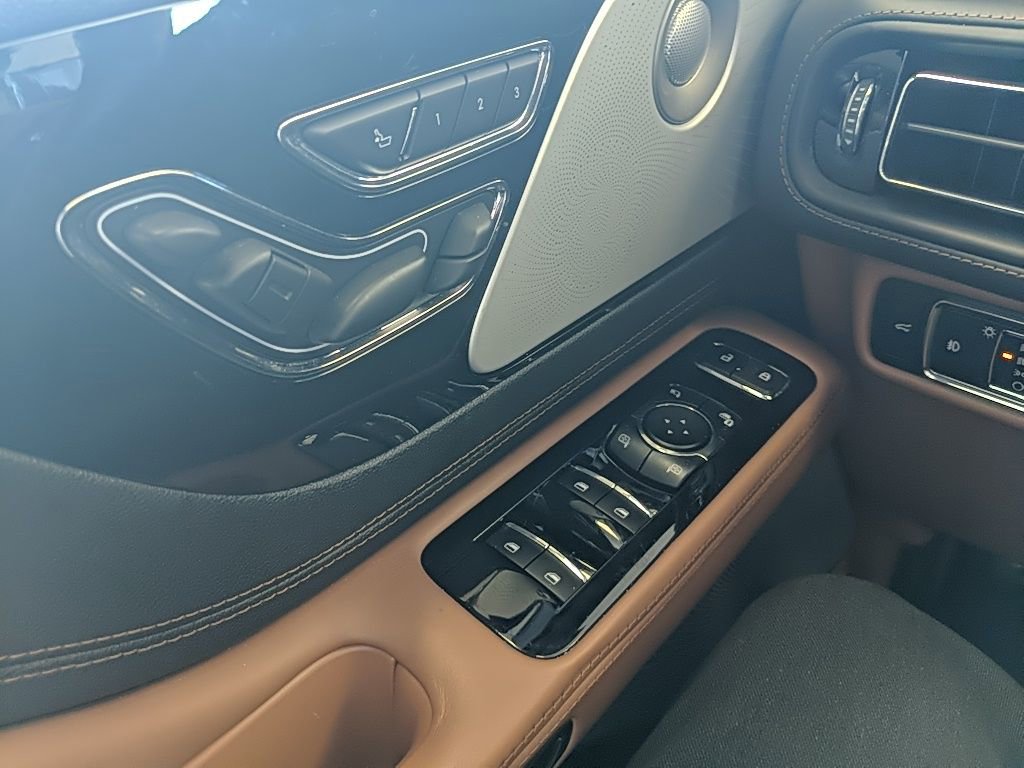 Certified 2023 Lincoln Aviator Black Label w/ Class IV Trailer Tow Package image 27