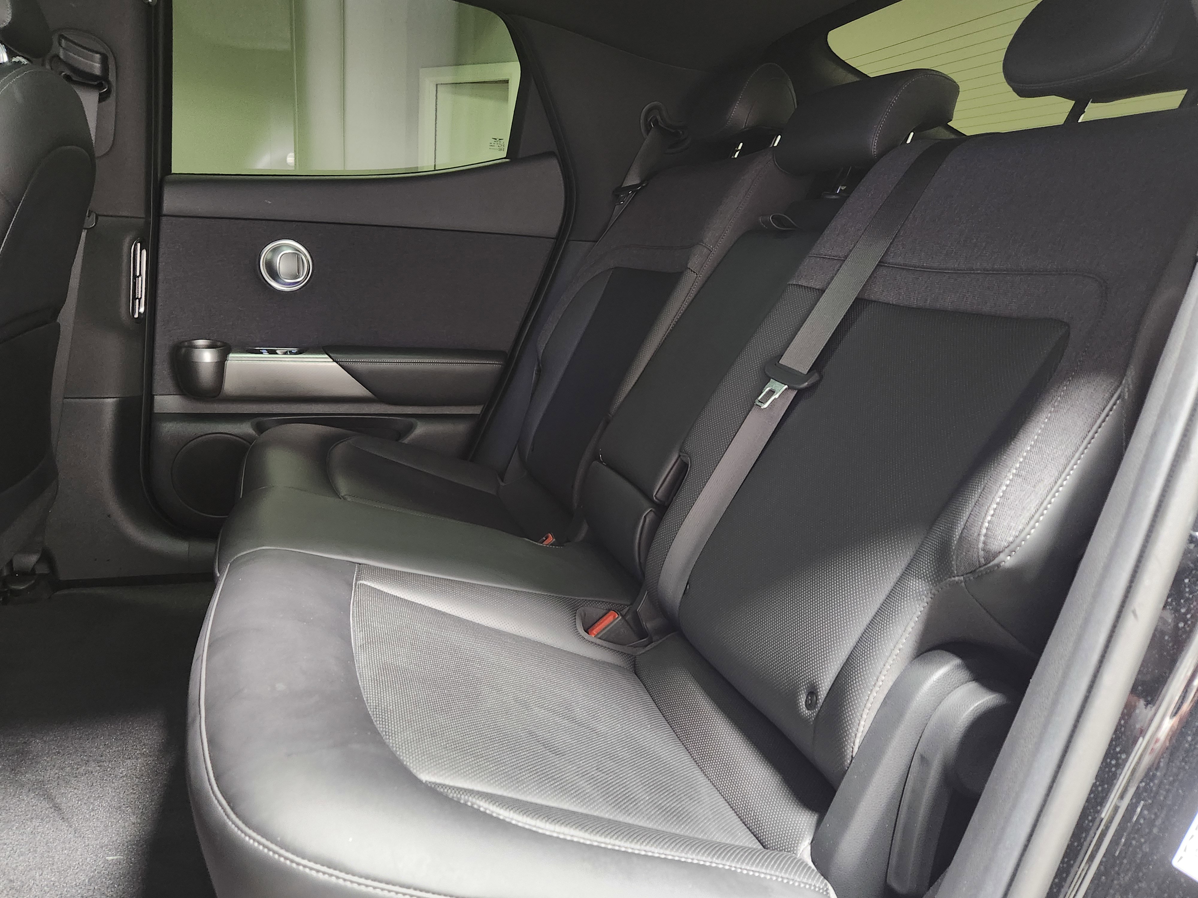 Used 2025 Genesis GV60 RWD image 12