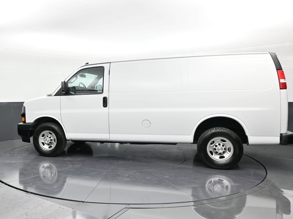 Used 2023 Chevrolet Express 2500 image 2
