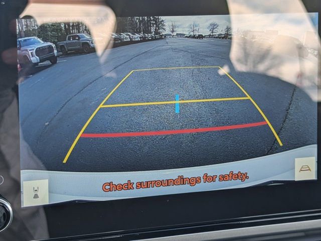 Used 2025 Toyota Camry LE w/ Convenience Package image 25