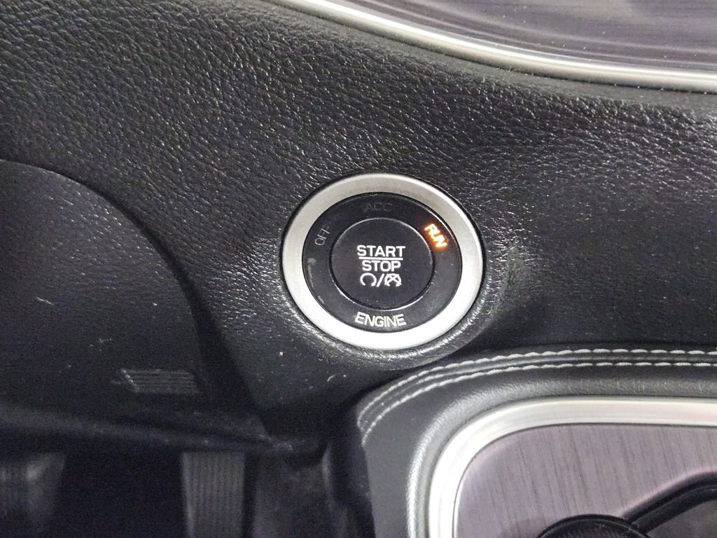 Used 2016 Dodge Challenger R/T RWD image 18