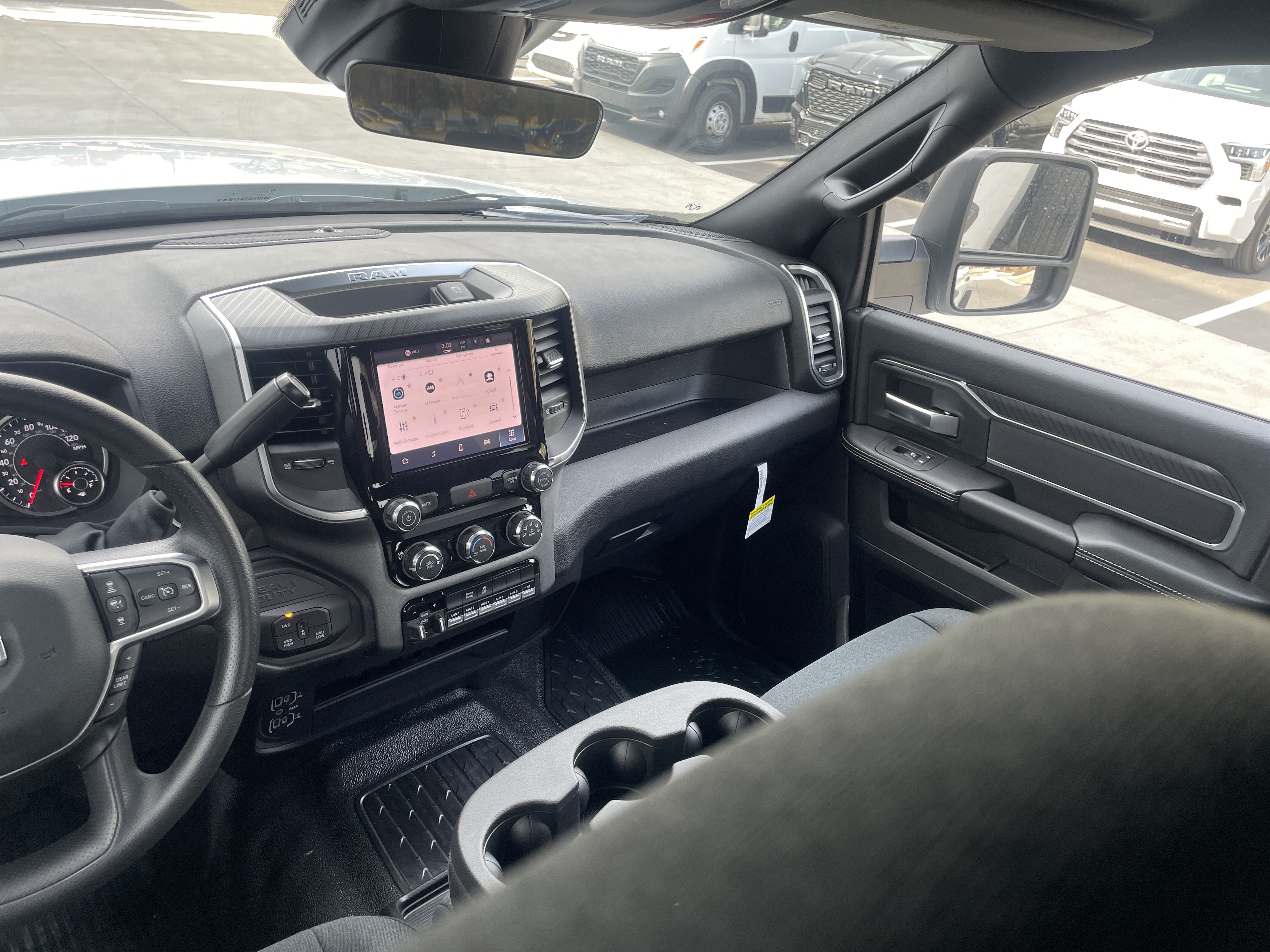Used 2025 RAM 3500 Big Horn AWD/4WD image 34