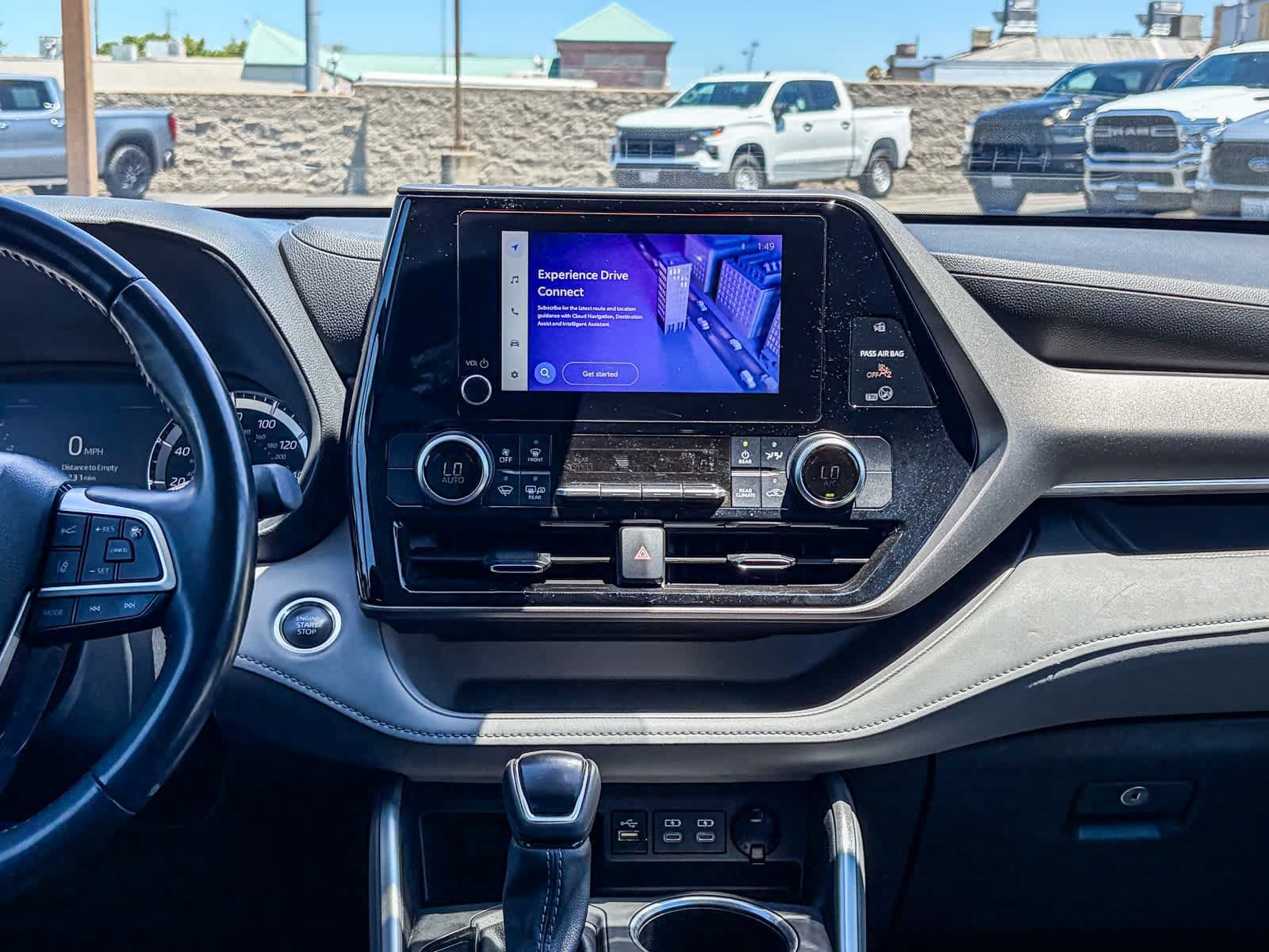 Used 2024 Toyota Highlander LE FWD image 12