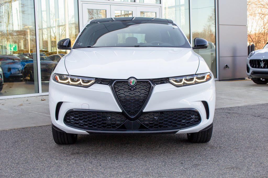 Used 2025 Alfa Romeo Tonale w/ Premium Package image 2