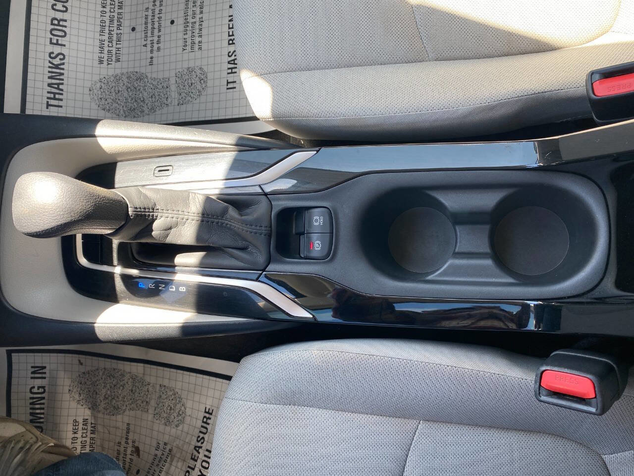 Used 2020 Toyota Corolla L FWD image 17