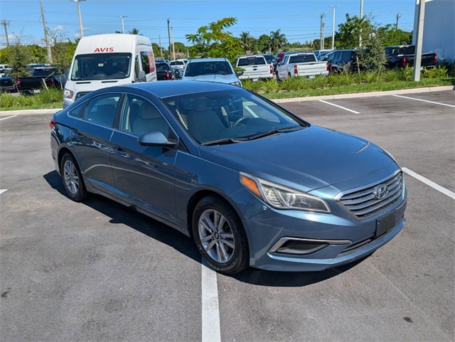 Used 2016 Hyundai Sonata SE image 2