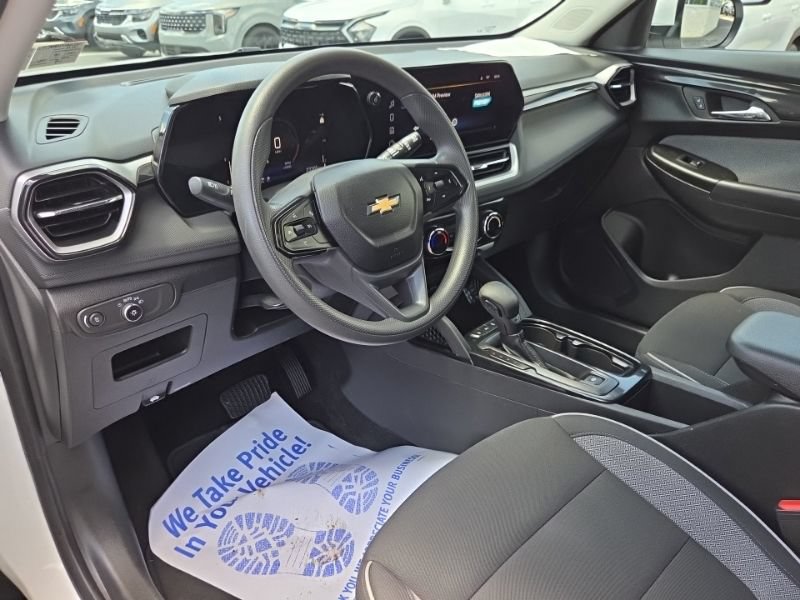 Used 2025 Chevrolet TrailBlazer LT AWD/4WD image 23