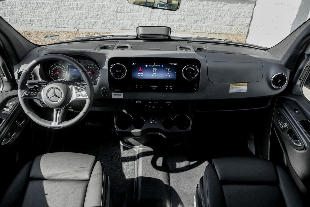 Used 2025 Mercedes-Benz Sprinter 2500 image 21