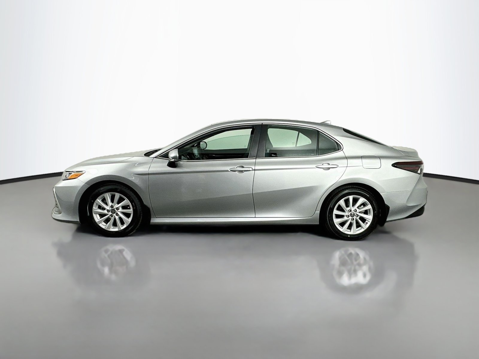 Used 2021 Toyota Camry LE w/ Convenience Package FWD image 5