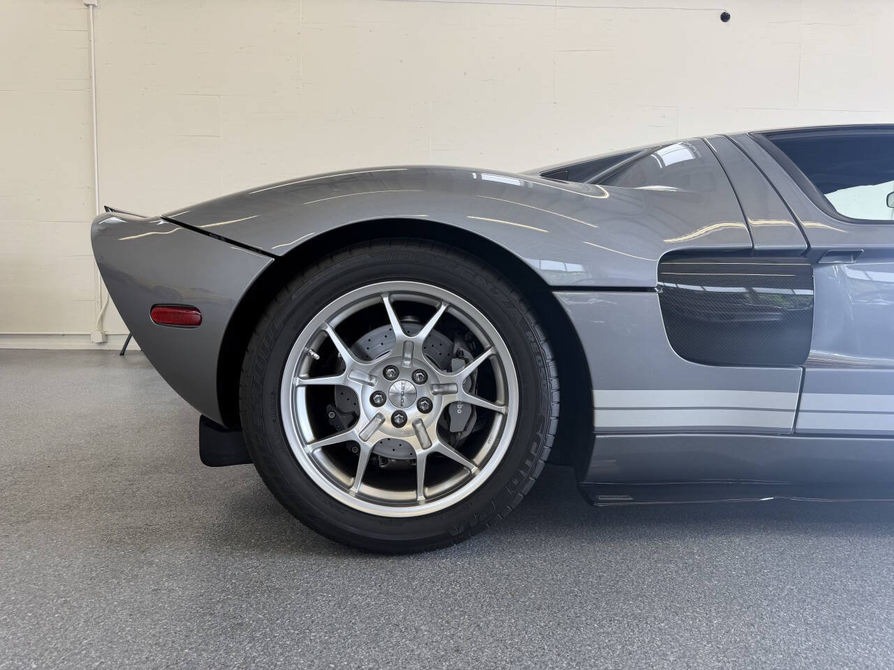 Used 2006 Ford GT RWD image 69
