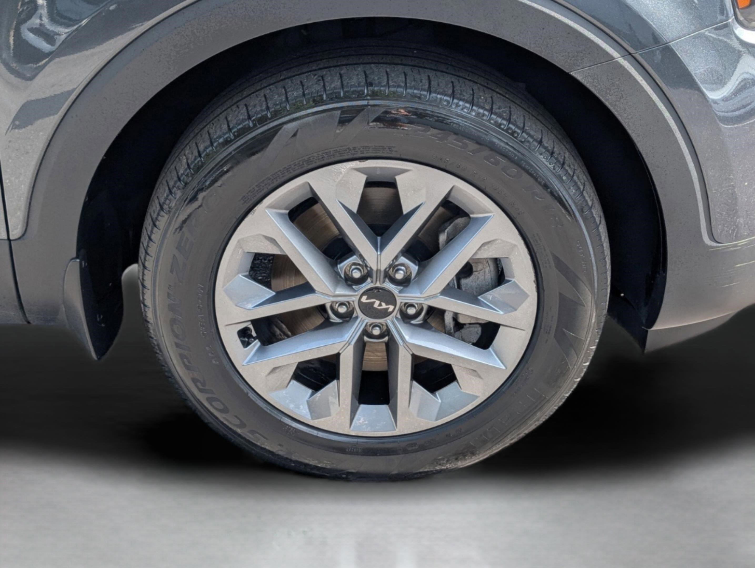 Certified 2024 Kia Telluride LX image 10