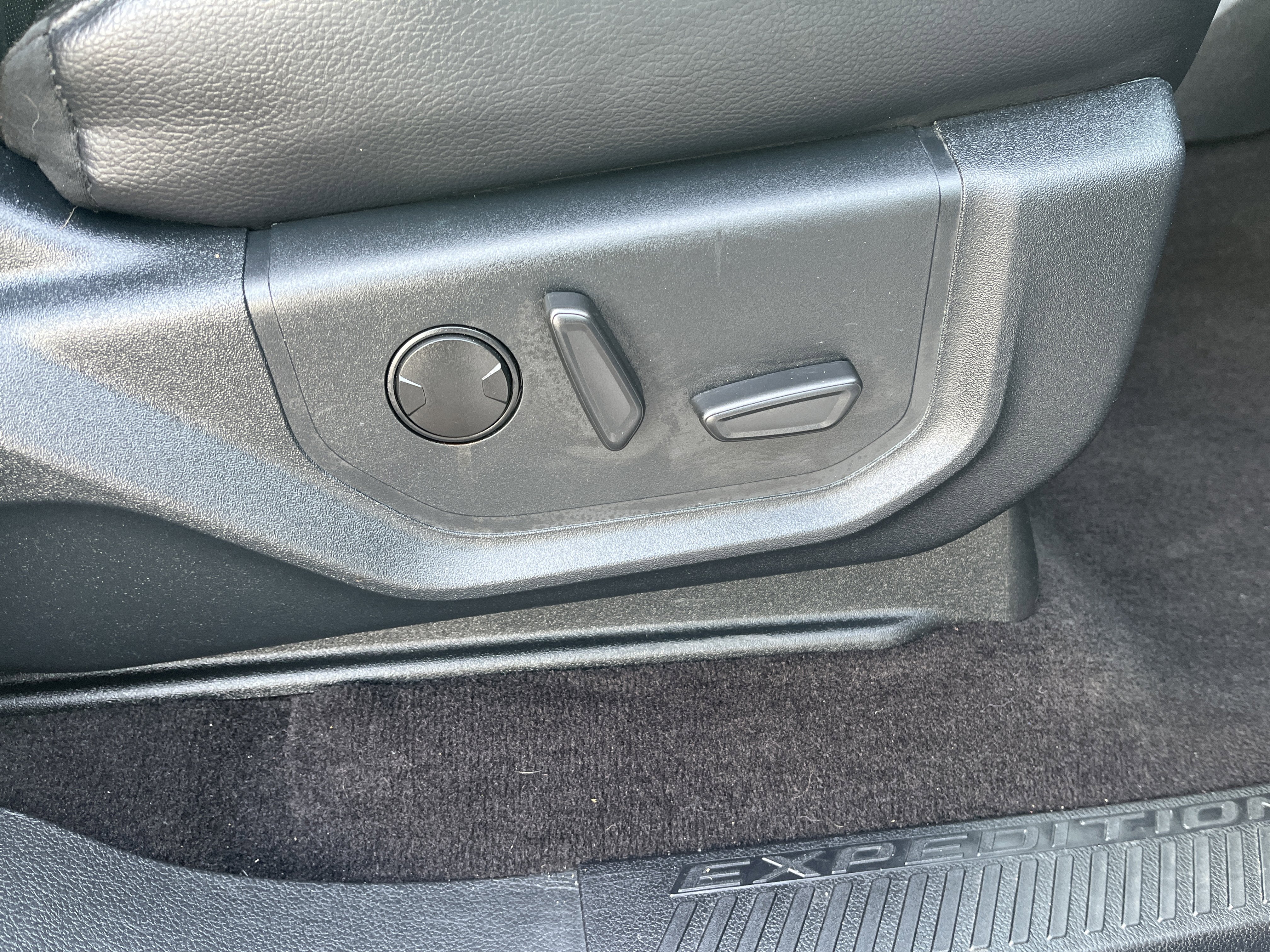 Used 2021 Ford Expedition XLT image 18