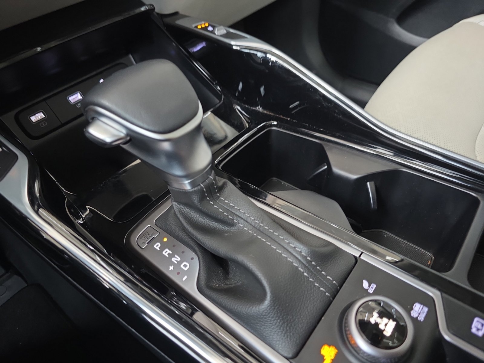 Certified 2023 Kia Sorento SX image 19