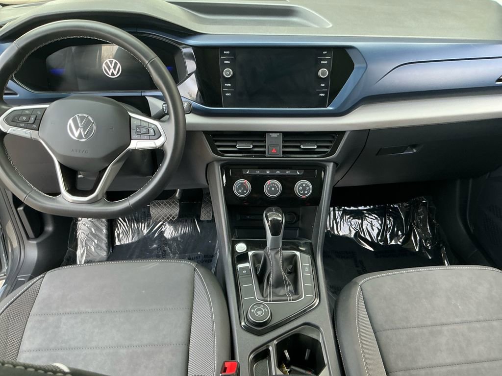 Used 2023 Volkswagen Taos SE w/ Panoramic Sunroof Package image 10