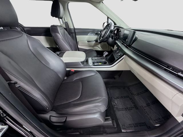 Used 2023 Kia Carnival LX FWD image 28