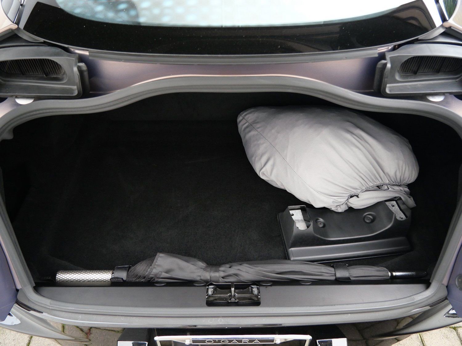 Used 2023 Aston Martin DB11 Coupe image 25