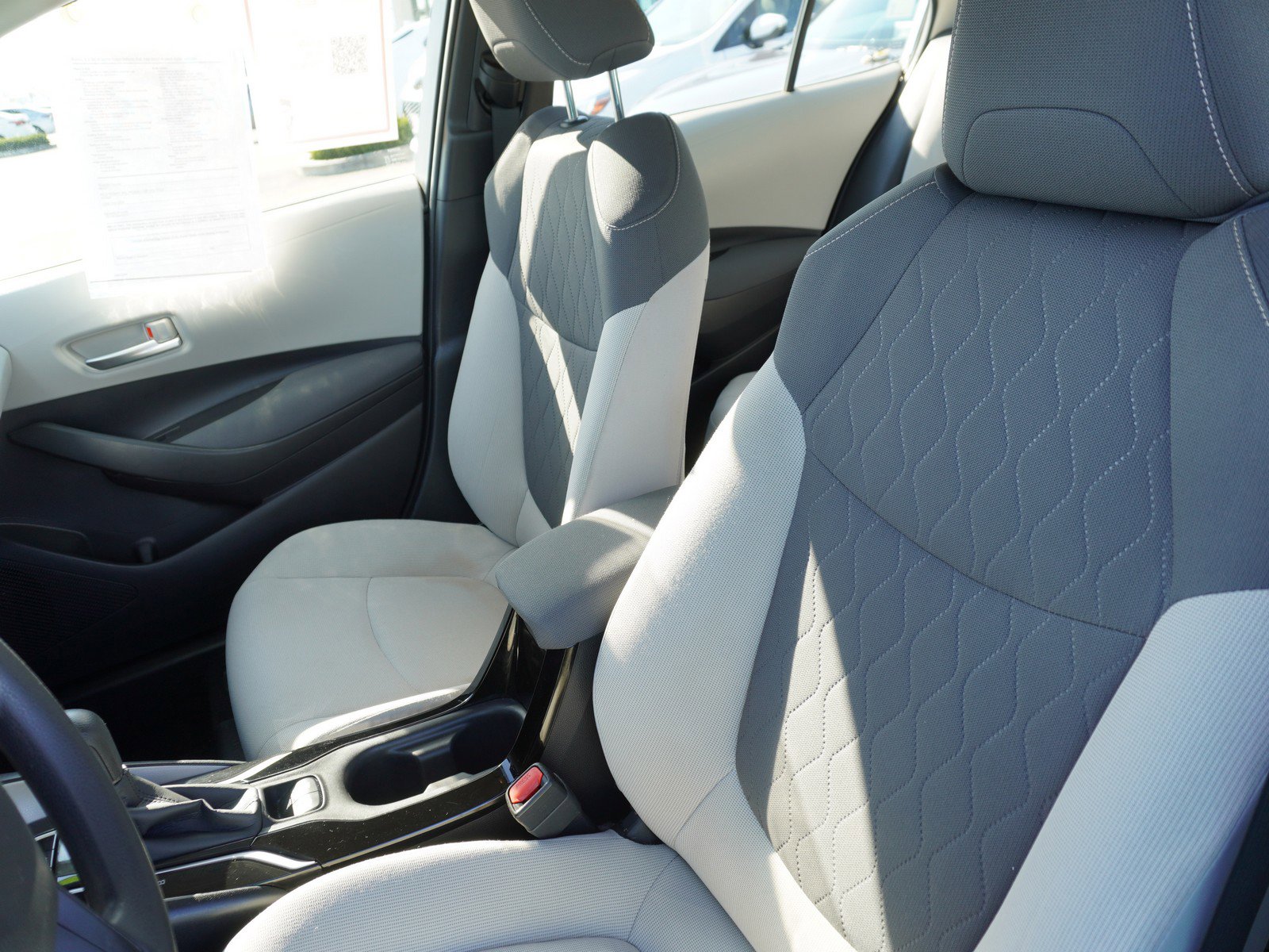 Used 2020 Toyota Corolla LE image 19