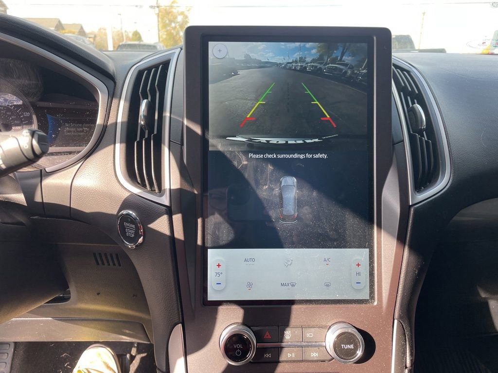 Used 2021 Ford Edge SE image 25