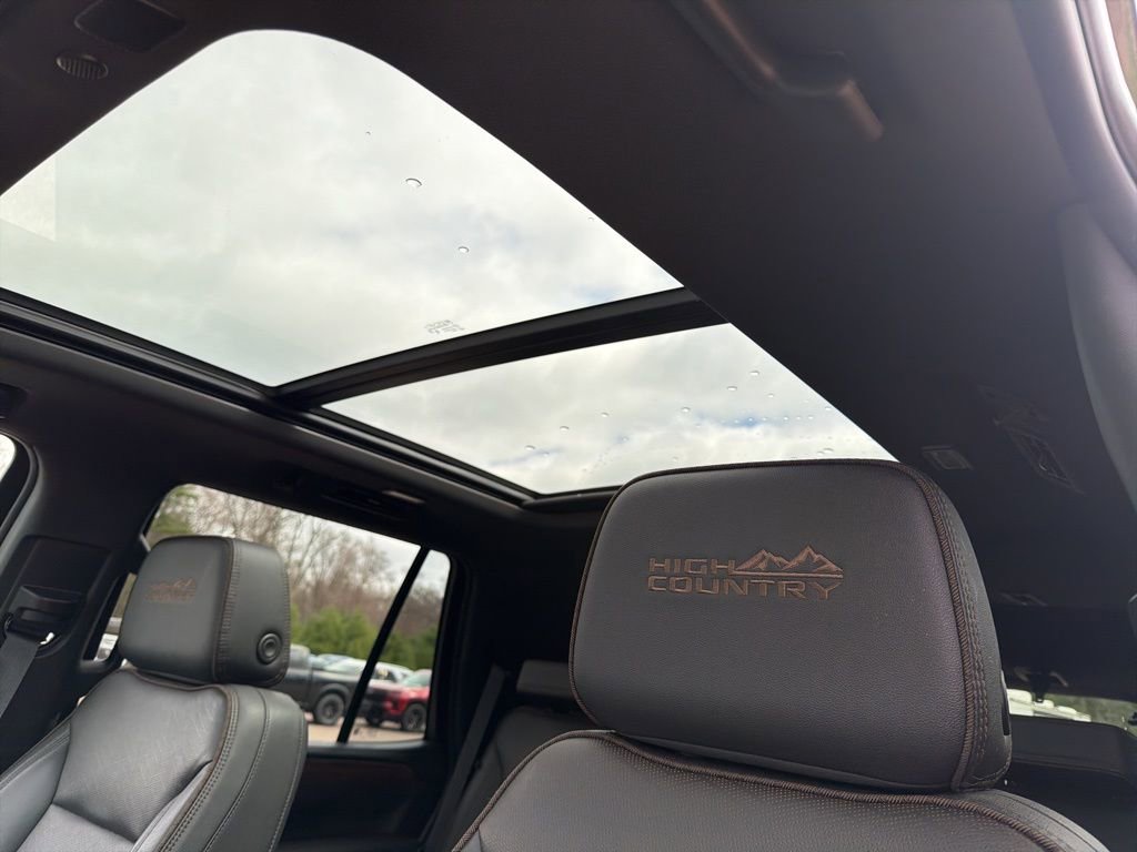 Used 2024 Chevrolet Tahoe High Country AWD/4WD image 19